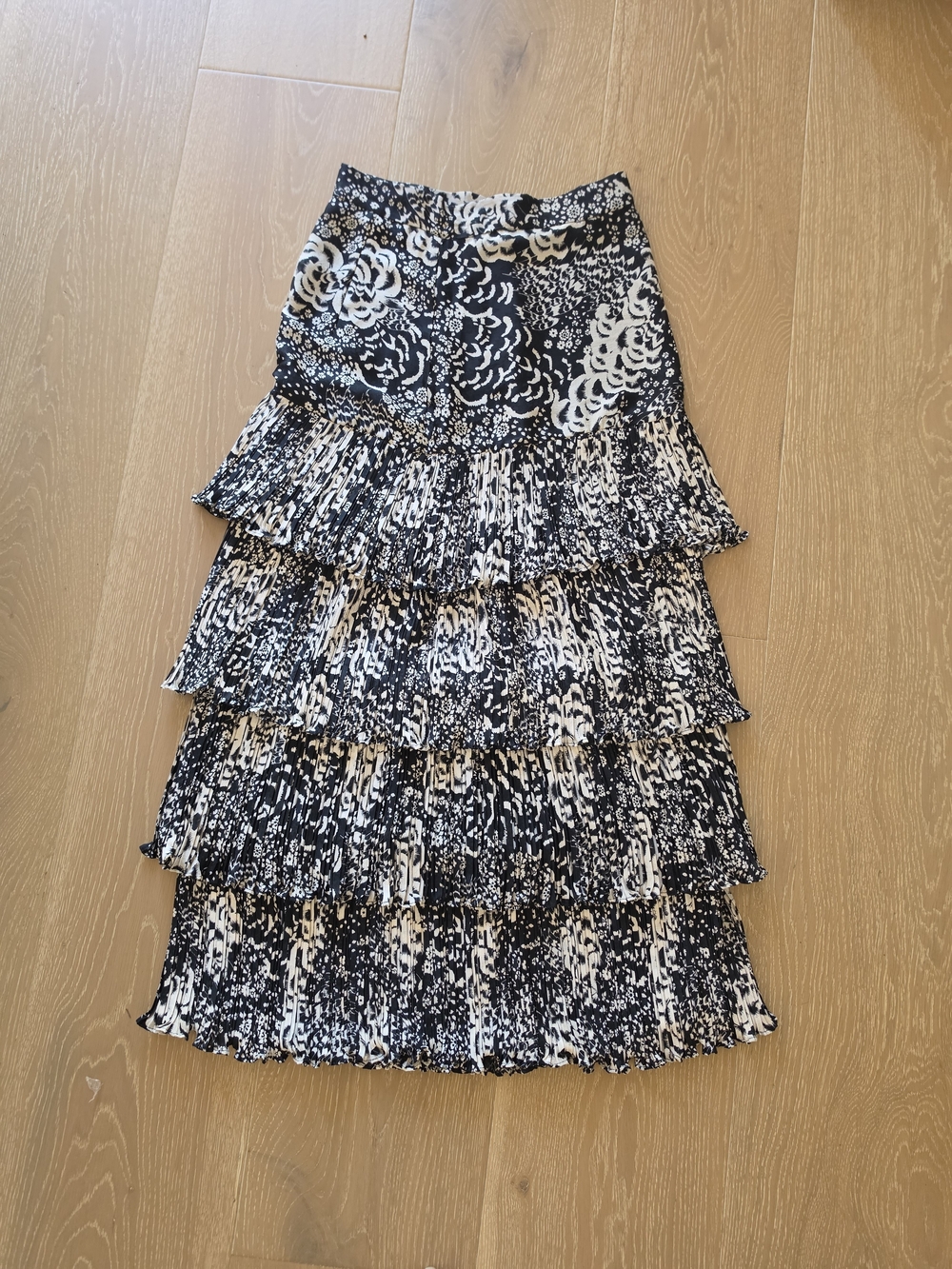 Zara Tiered Ruffle Midi / Maxi Skirt in Black and White Size Small